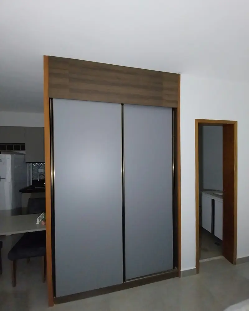 Armário com portas de correr, trabalho da Life Montagens
